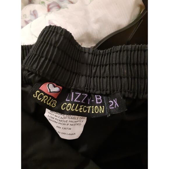 Lizzy B  Scrub collection - Size 2X - GUC - Picture 3 of 3